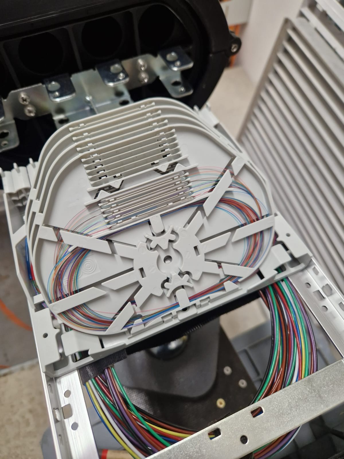 Netjes afgemonteerde glasvezel lascassette